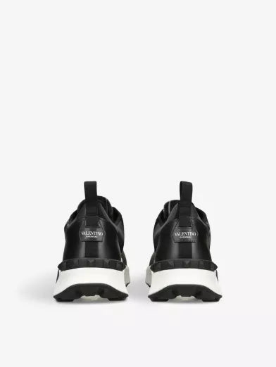 Men's Valentino Garavani Baskets True Act Black Sneakers