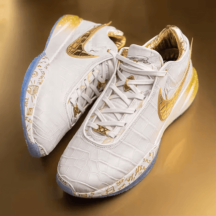 Men's LeBron 20 The Moment Shoes