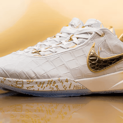 Men's LeBron 20 The Moment Shoes