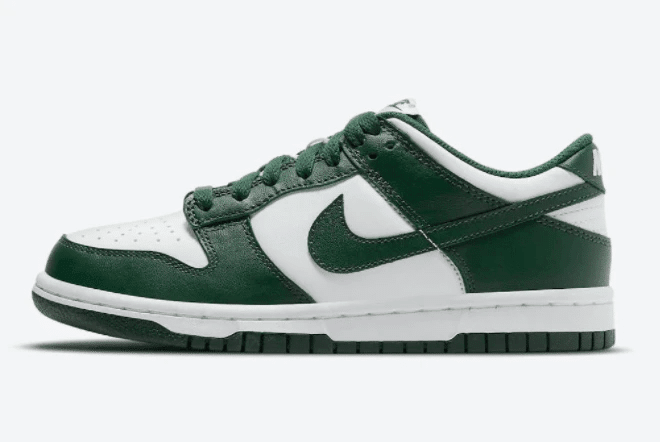 Men's SB Dunk Low Team Green Shoes