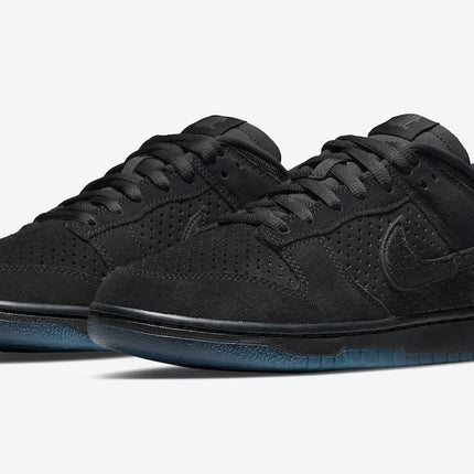 Men's SB Dunk Low x Undefeated Black Shoes