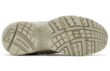 Men's New Balance 725 Low Cut Beige/Brown Shoes