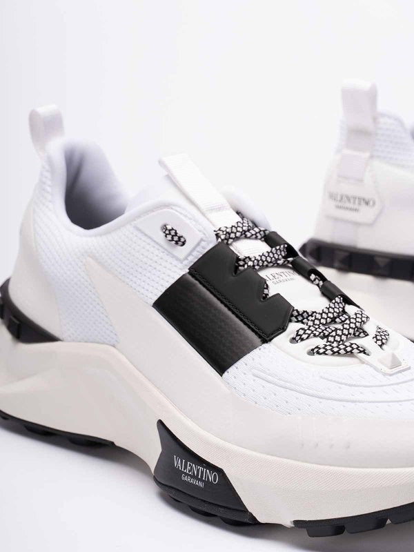 Men's Valentino Garavani Baskets True Act White Sneakers