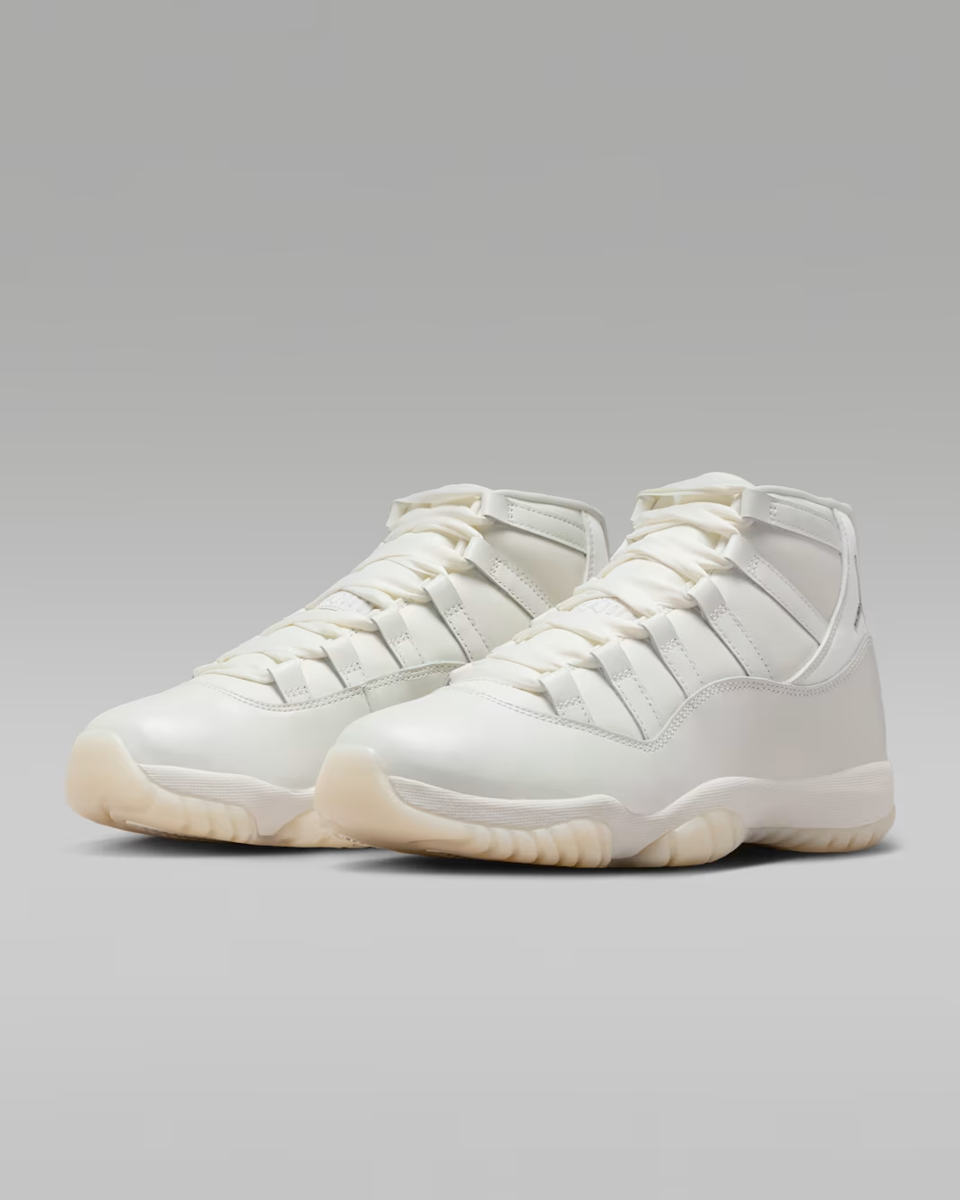 Men's Nike Air Jordan 11 Pearl Shoes